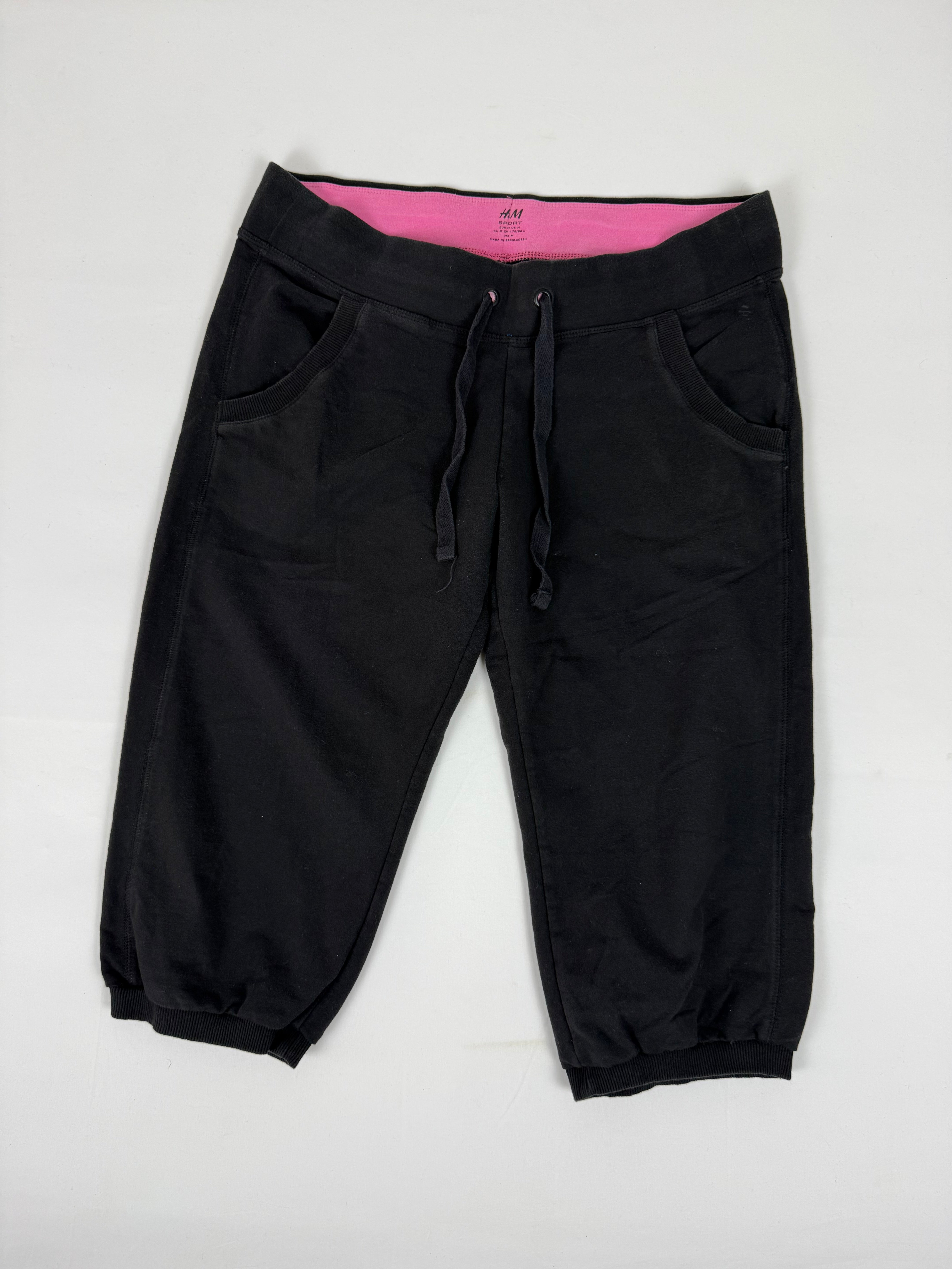 Black low rise capri activewear pants (L)