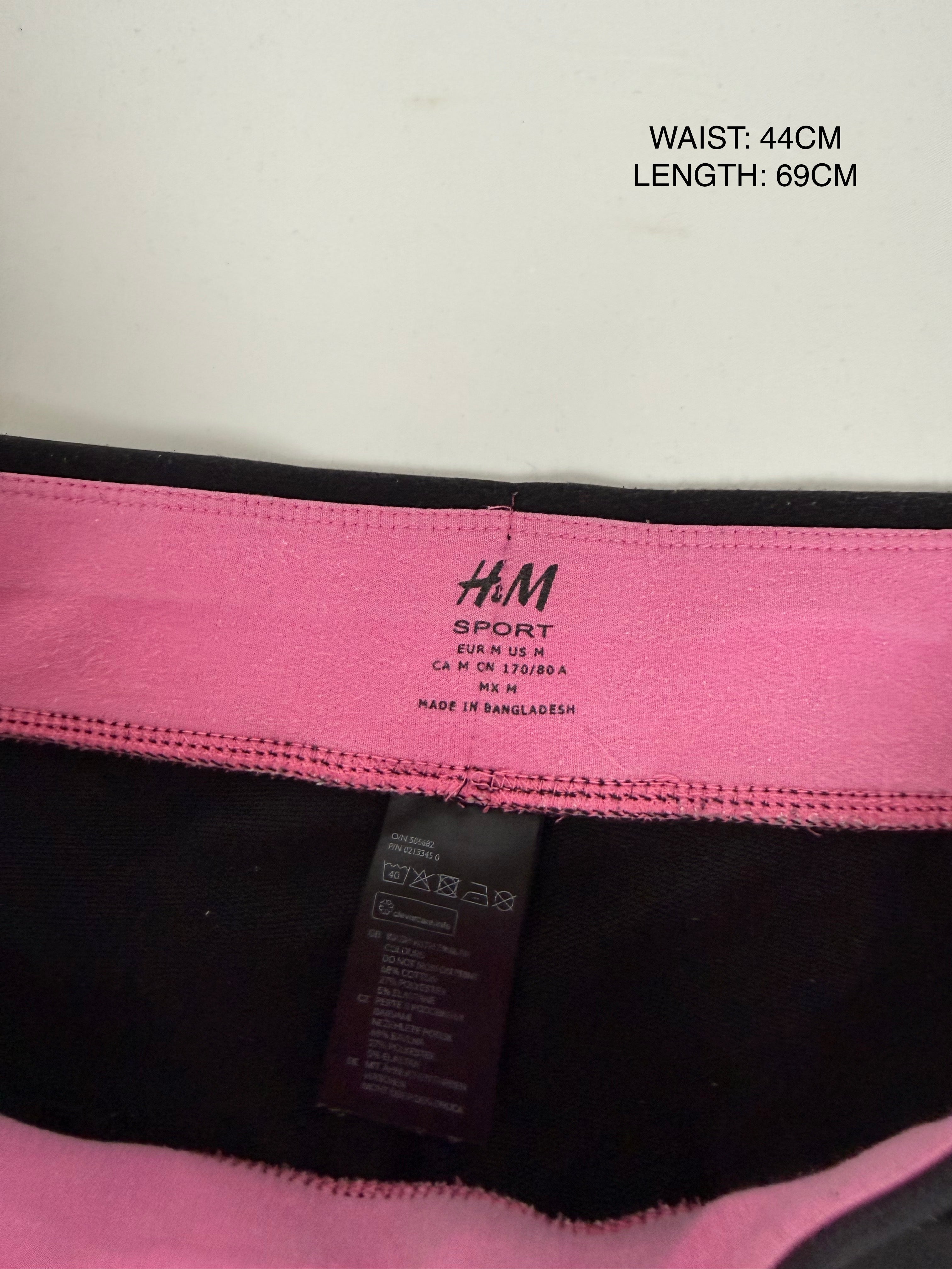 Black low rise capri activewear pants (L)