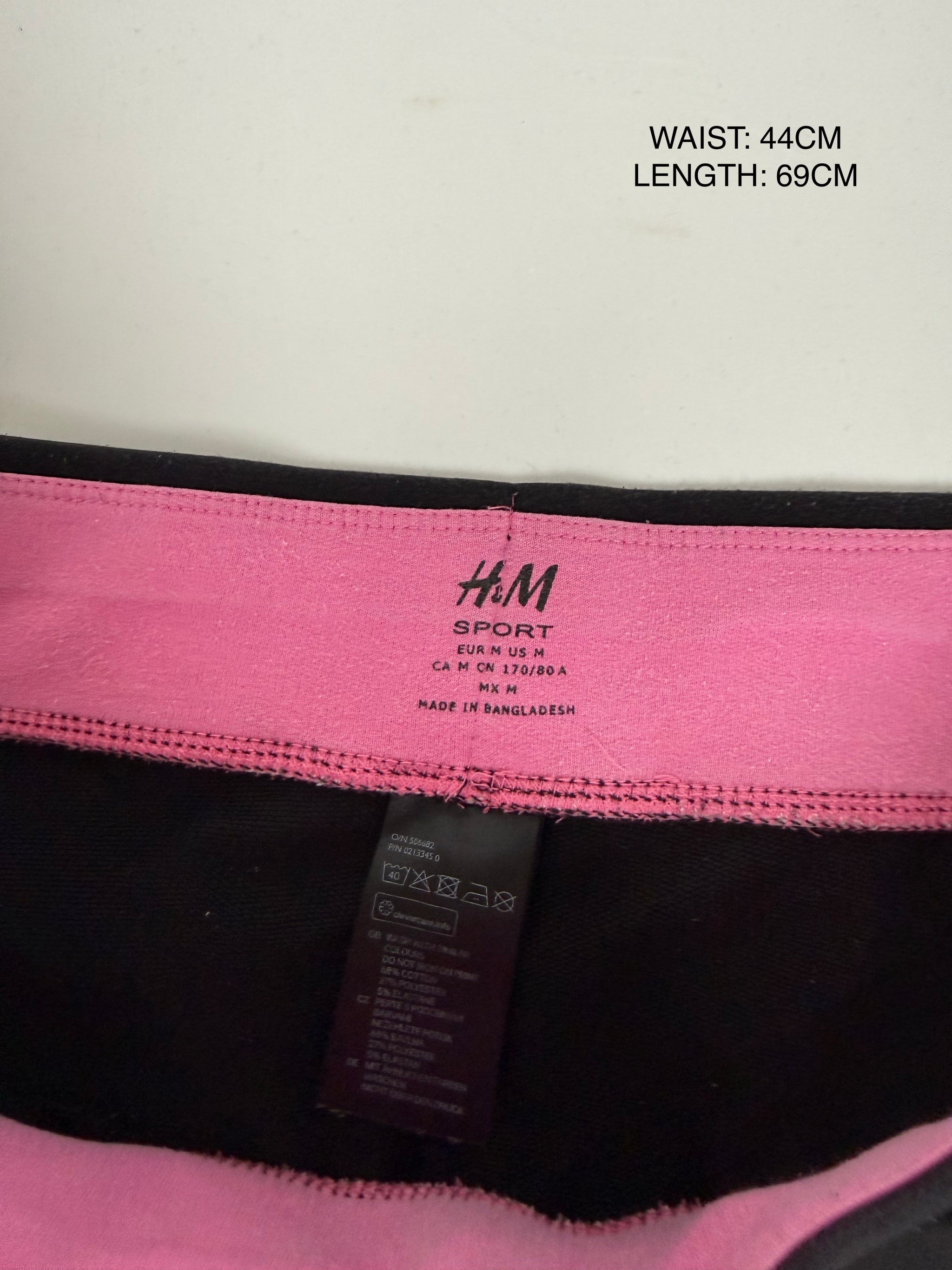 Black low rise capri activewear pants (L)