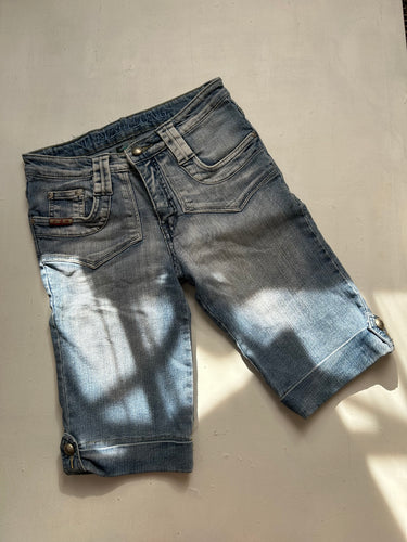 Blue mid rise denim jorts (S)