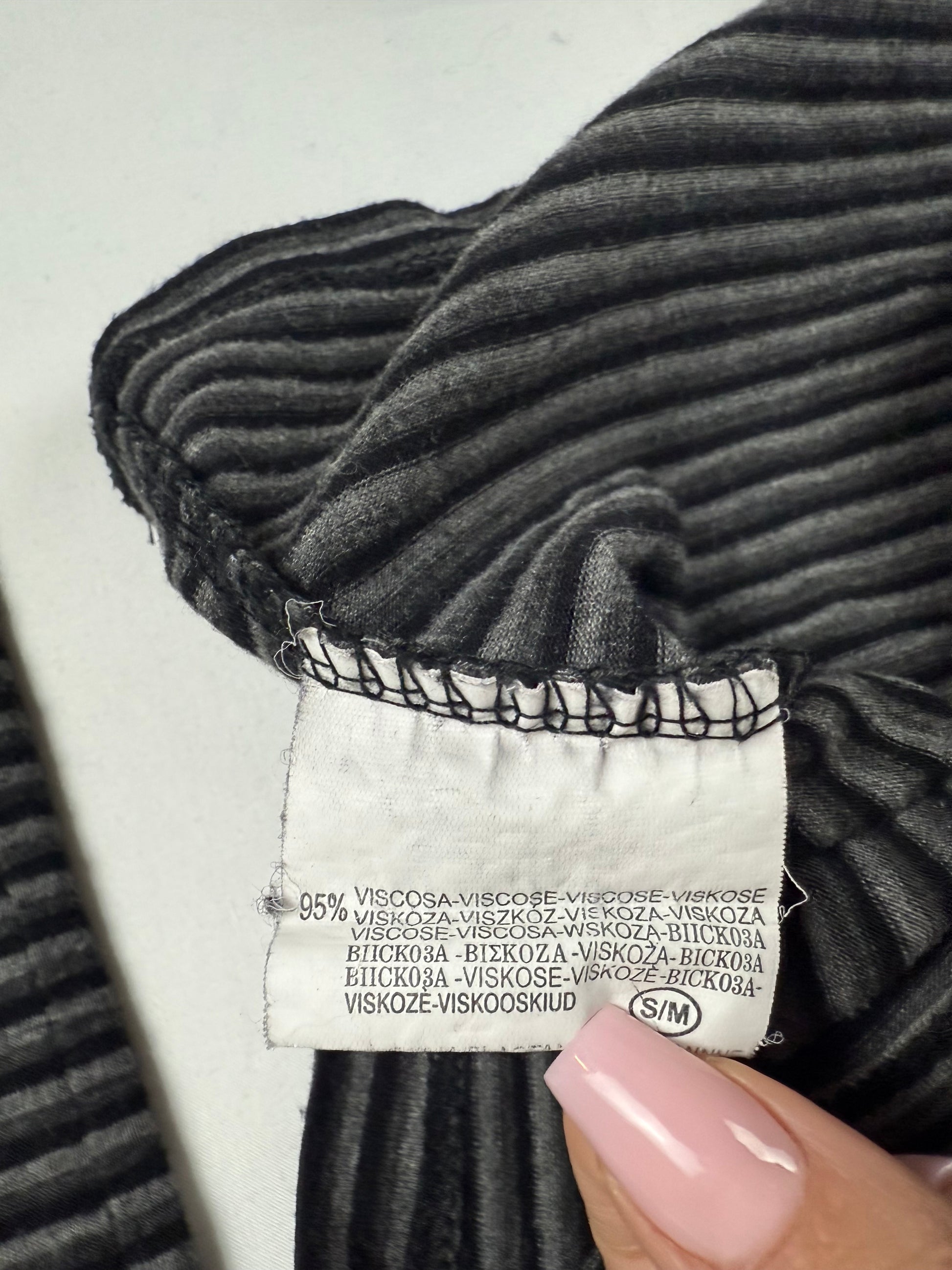 Grey striped turtleneck long sleeves top (M)