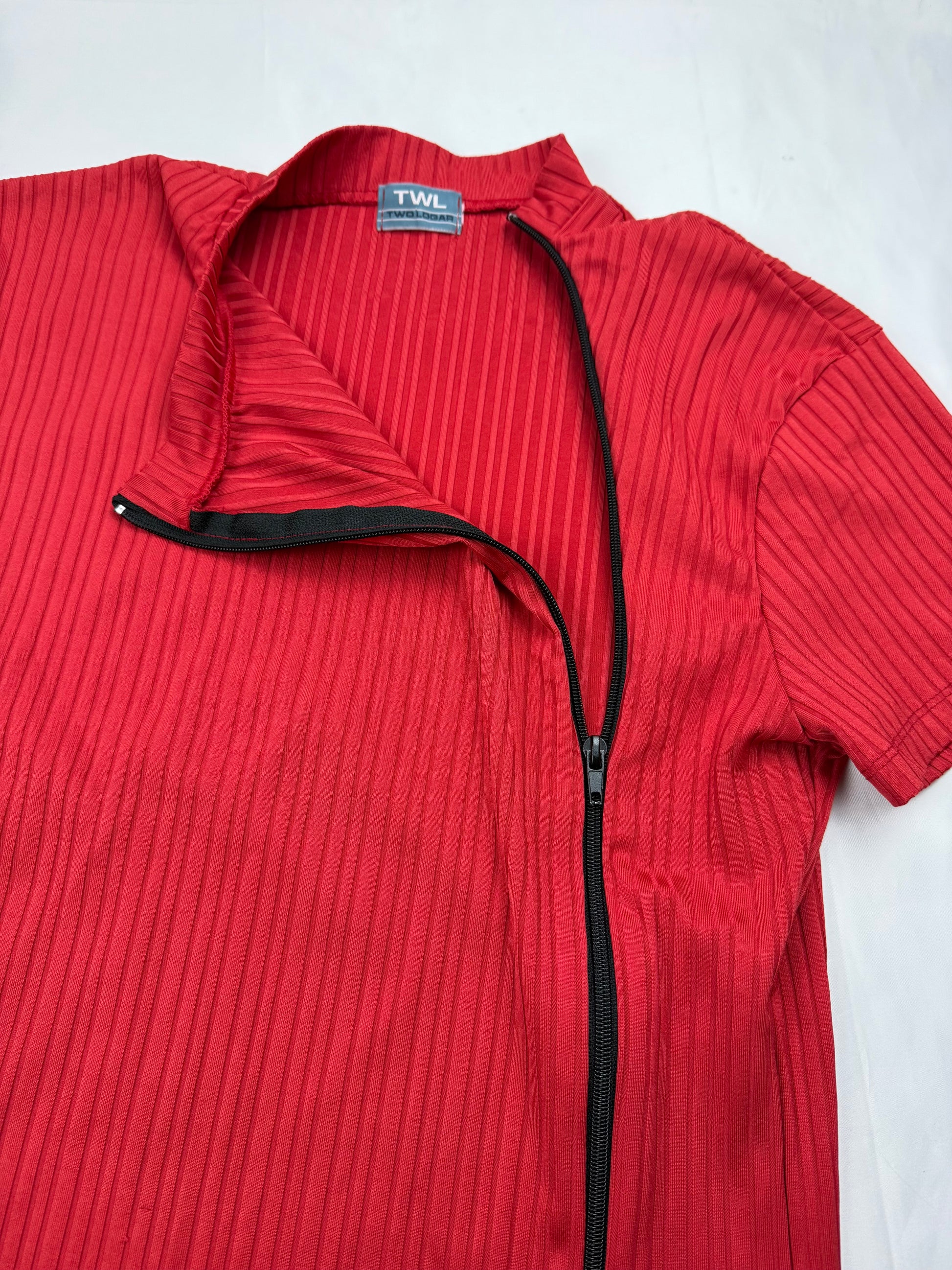 Red ribbed zip up tee (L)