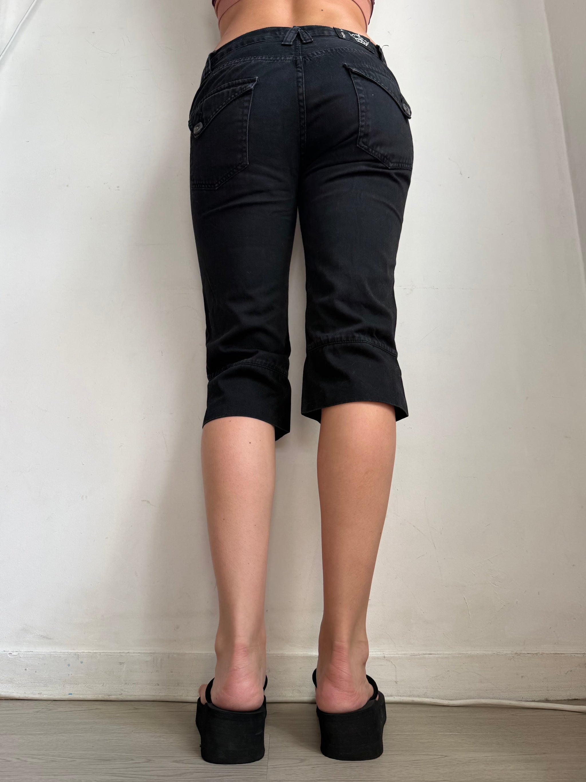 Black denim low rise capri pants (S)