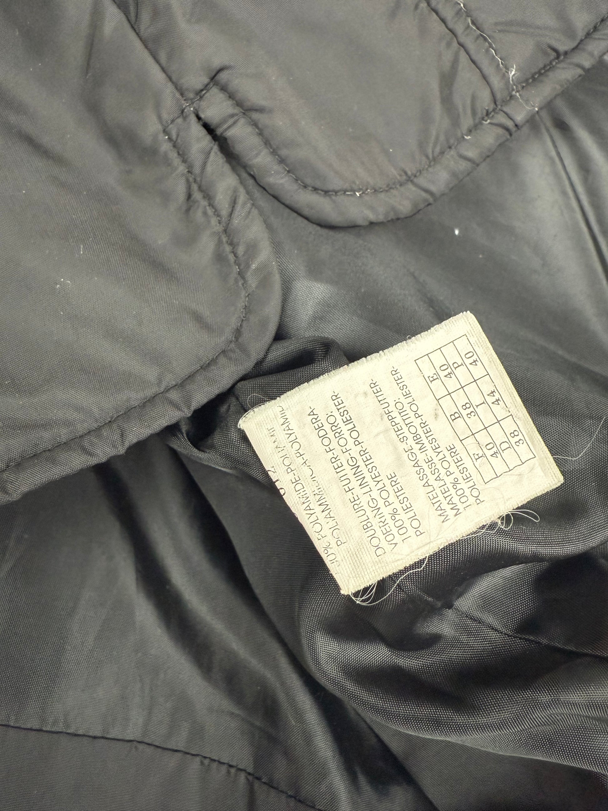 Black lightweight puffer tight fit zip up jacket (L)