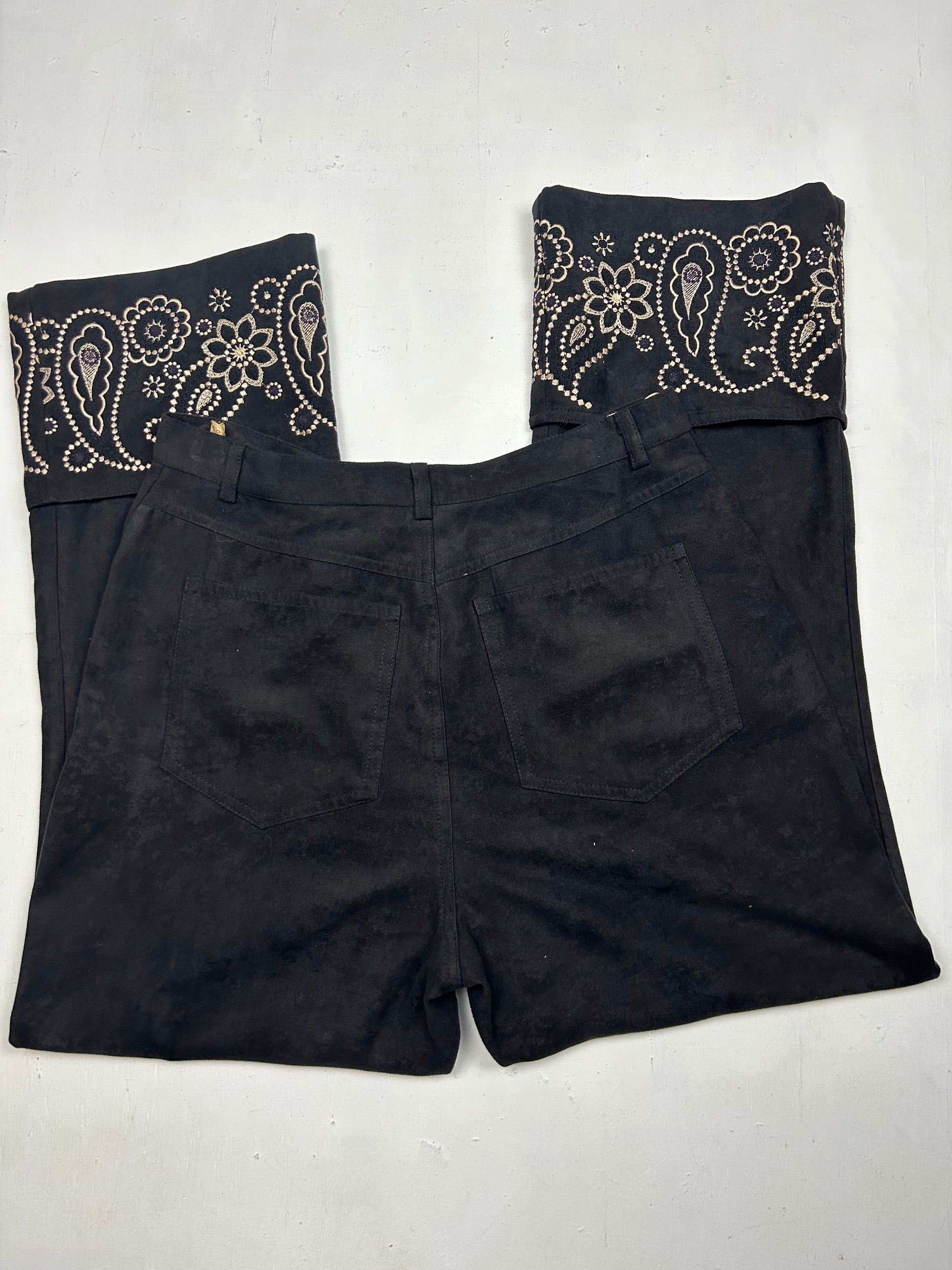 Black suede embroidered detail high waist pants (M)