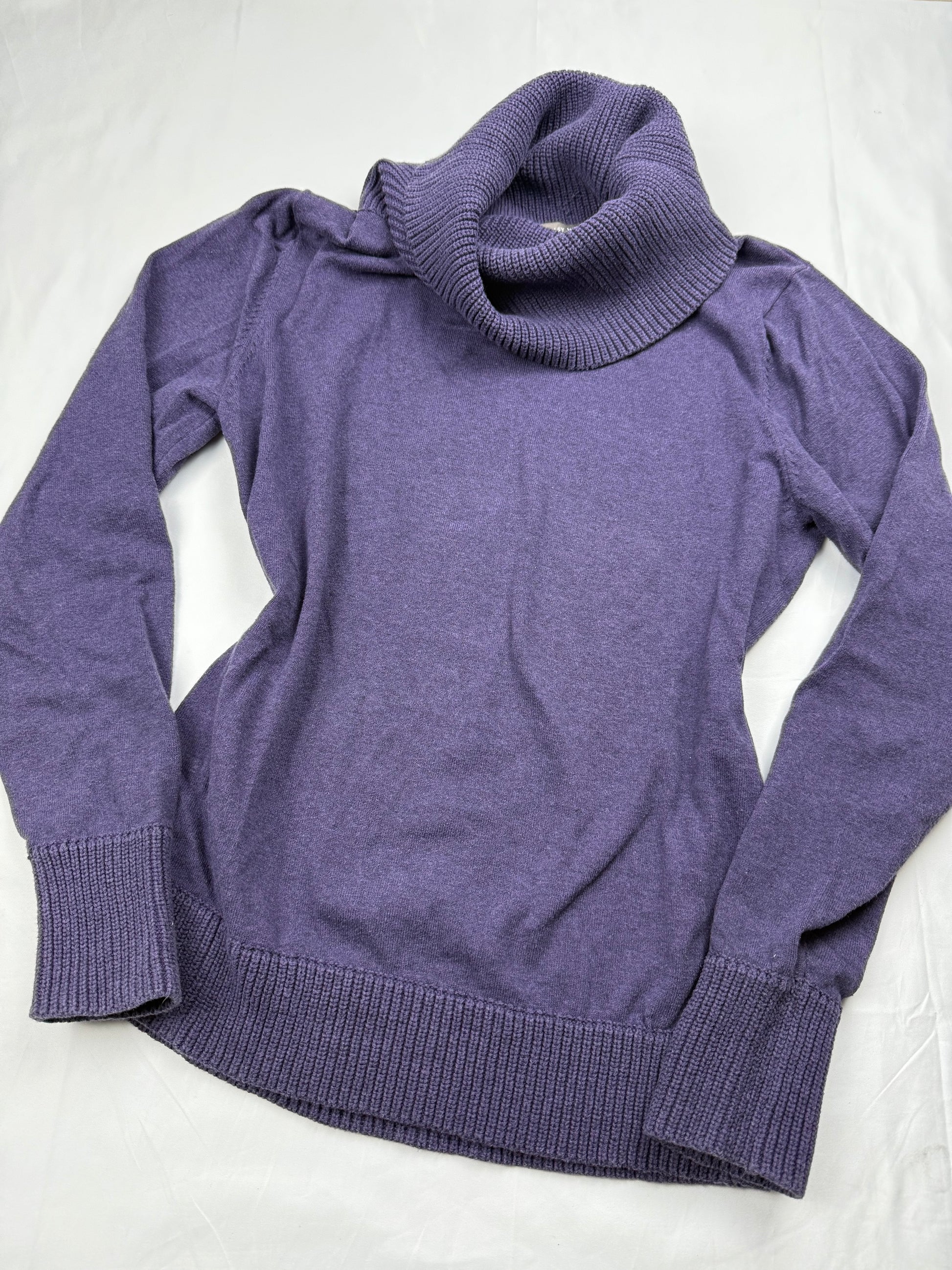 Purple turtleneck jumper (M)