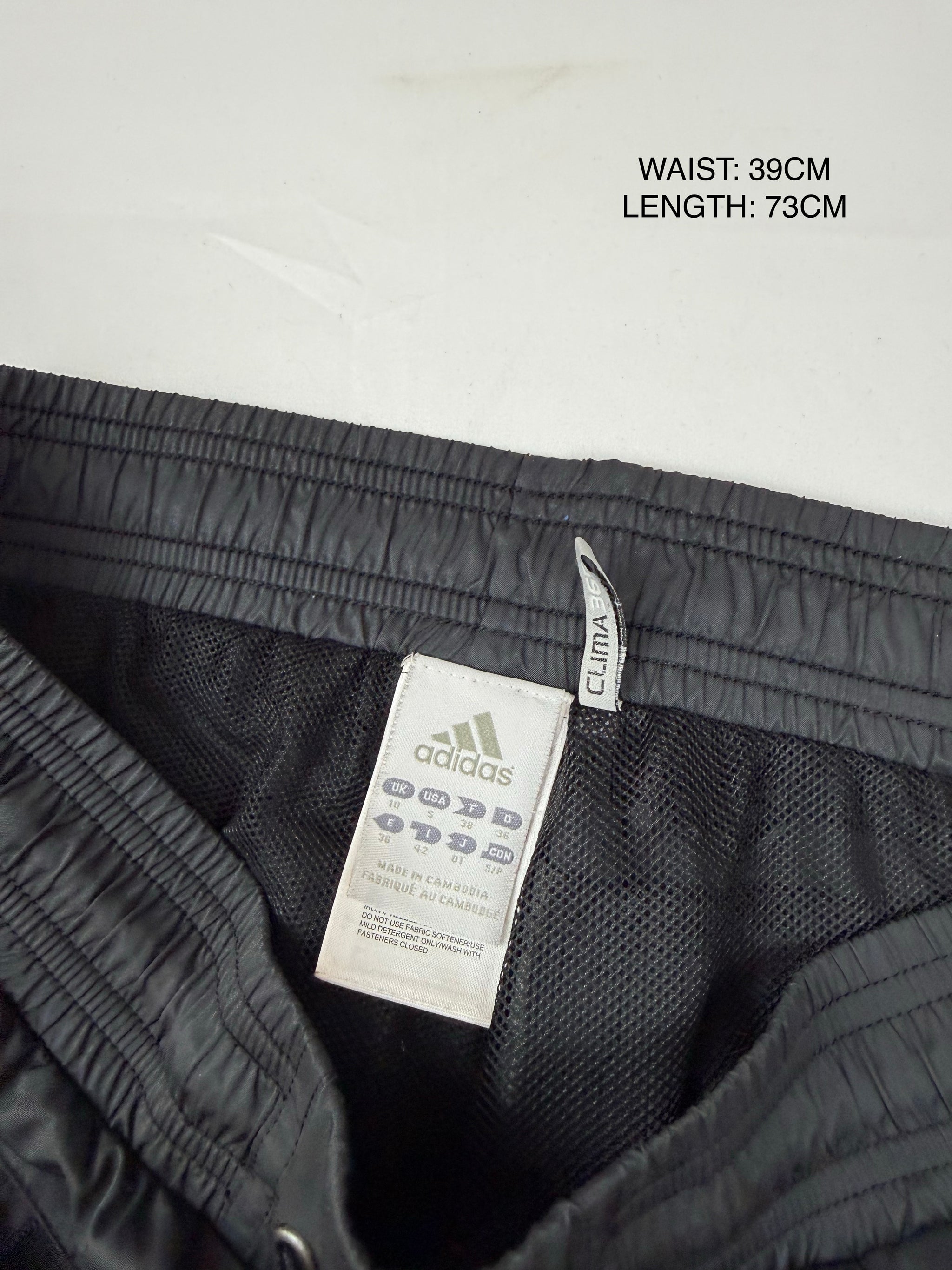 Black activewear low rise capri pants (M)