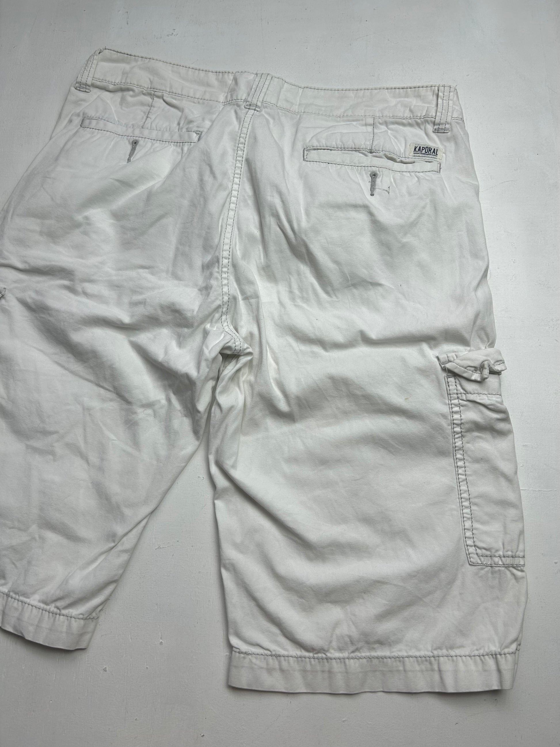 White mid rise cargo mid short (S/M) mesures