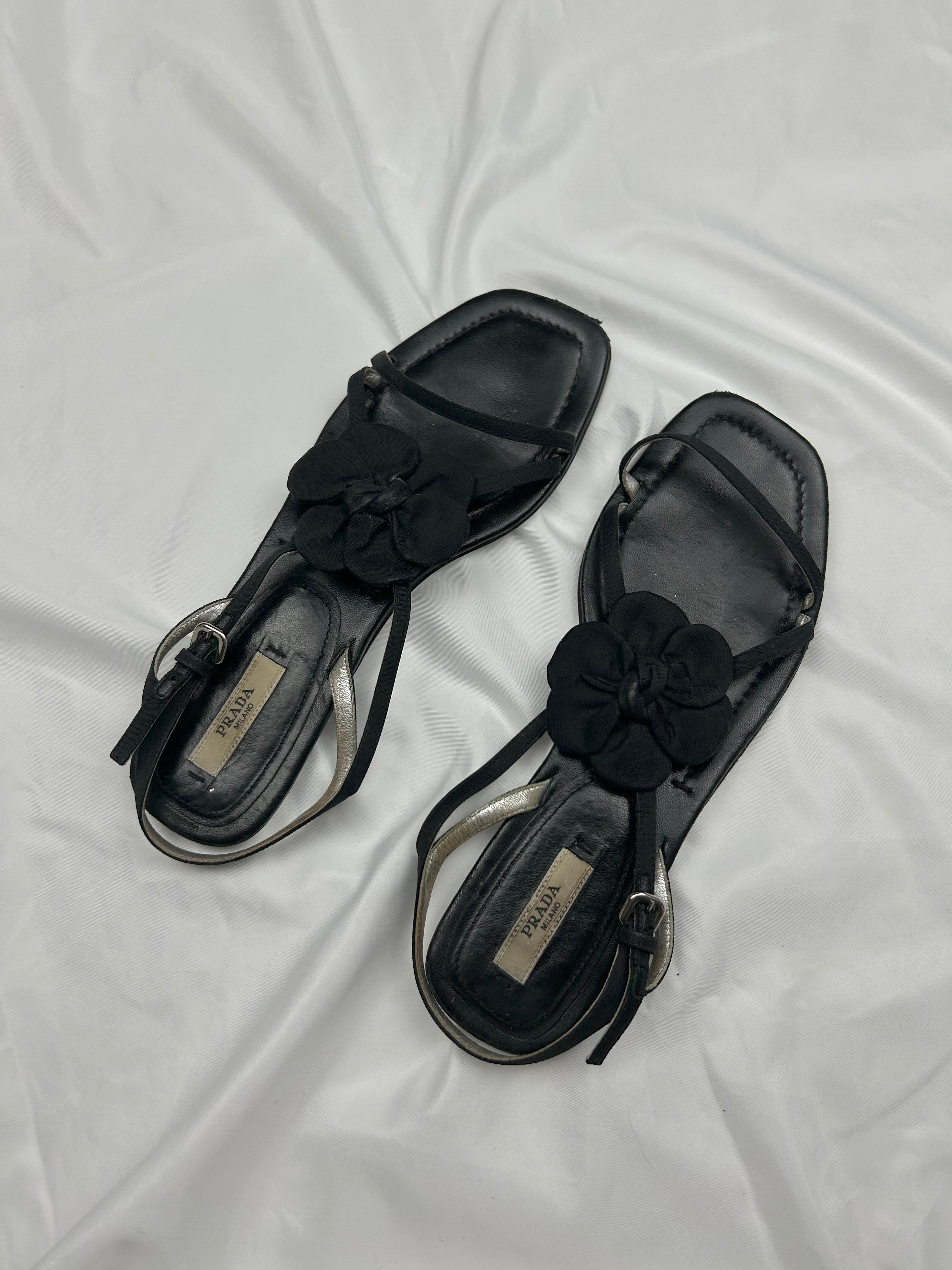 Black flower appliquée sandals (37.5)