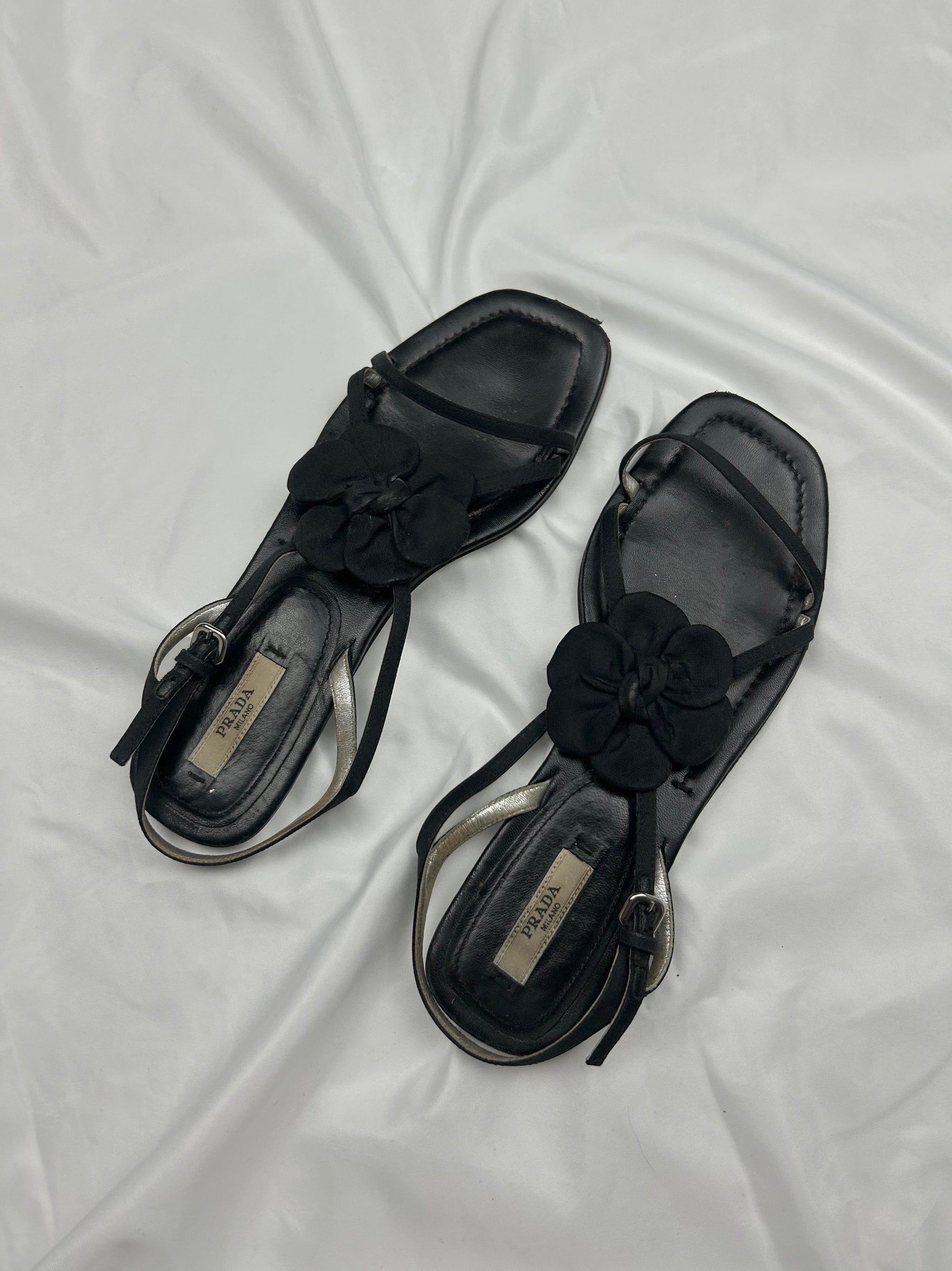 Black flower appliquée sandals (37.5)