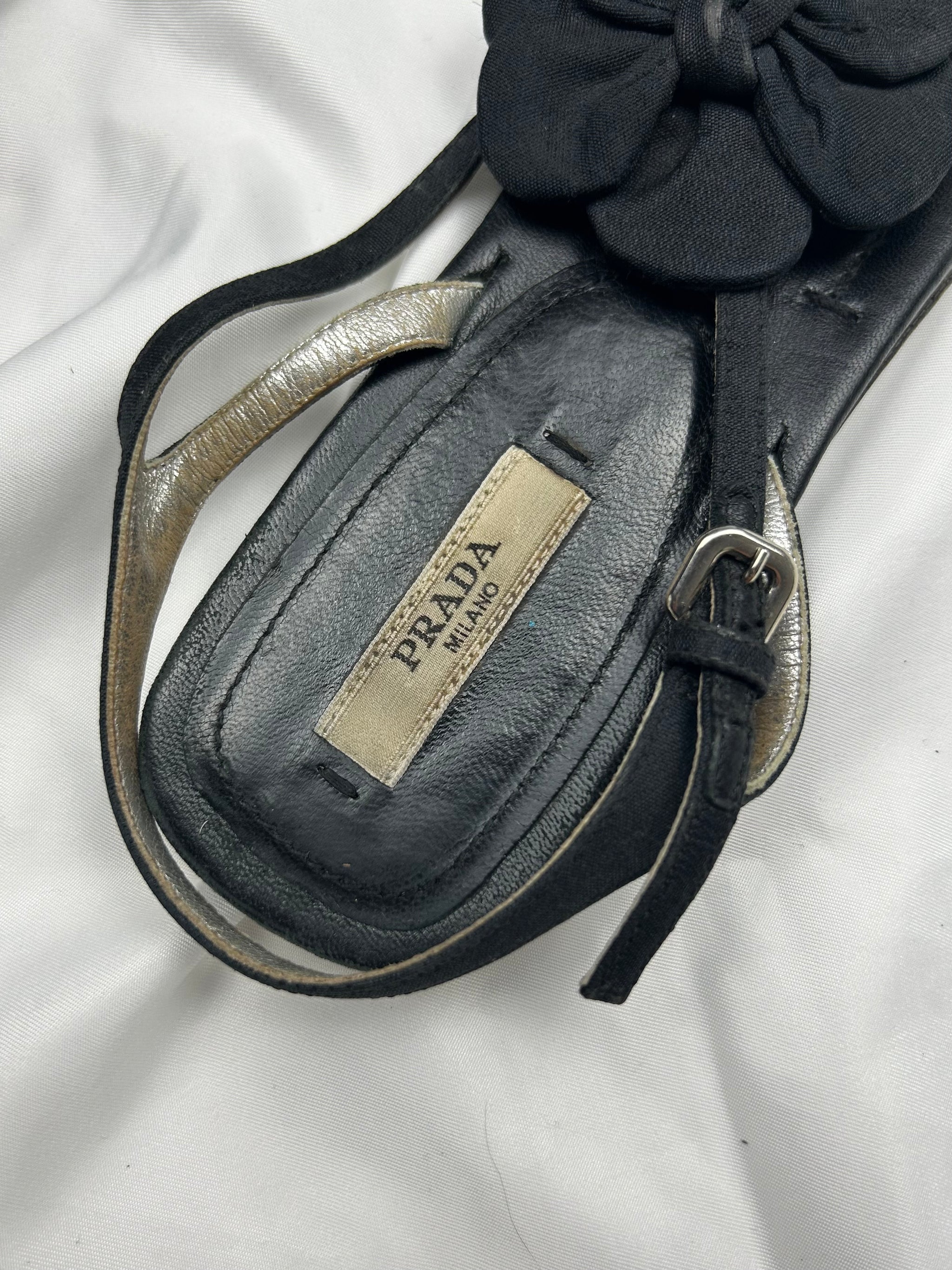 Black flower appliquée sandals (37.5)