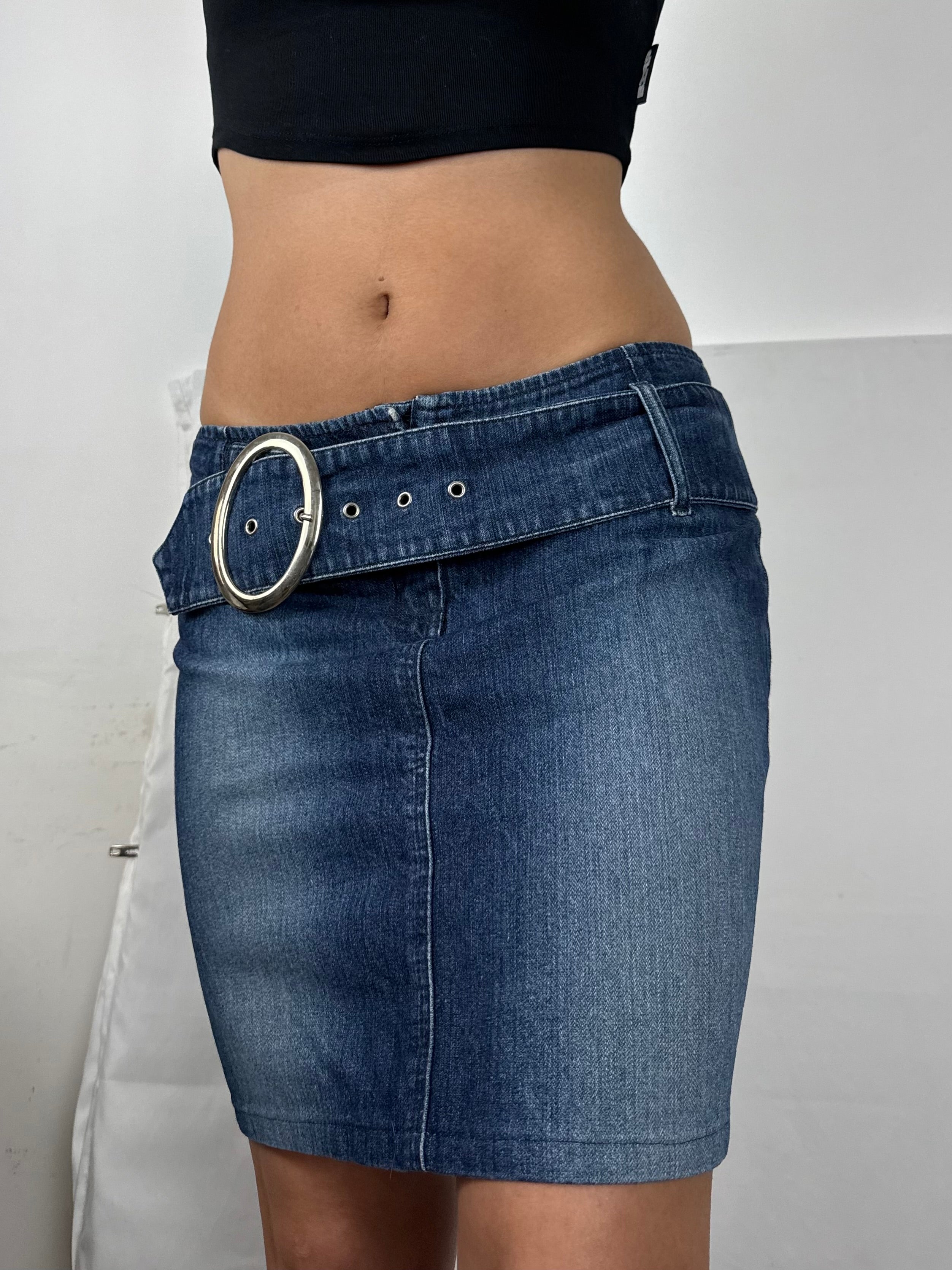 Blue denim low rise buckle belt mini skirt (M/L)