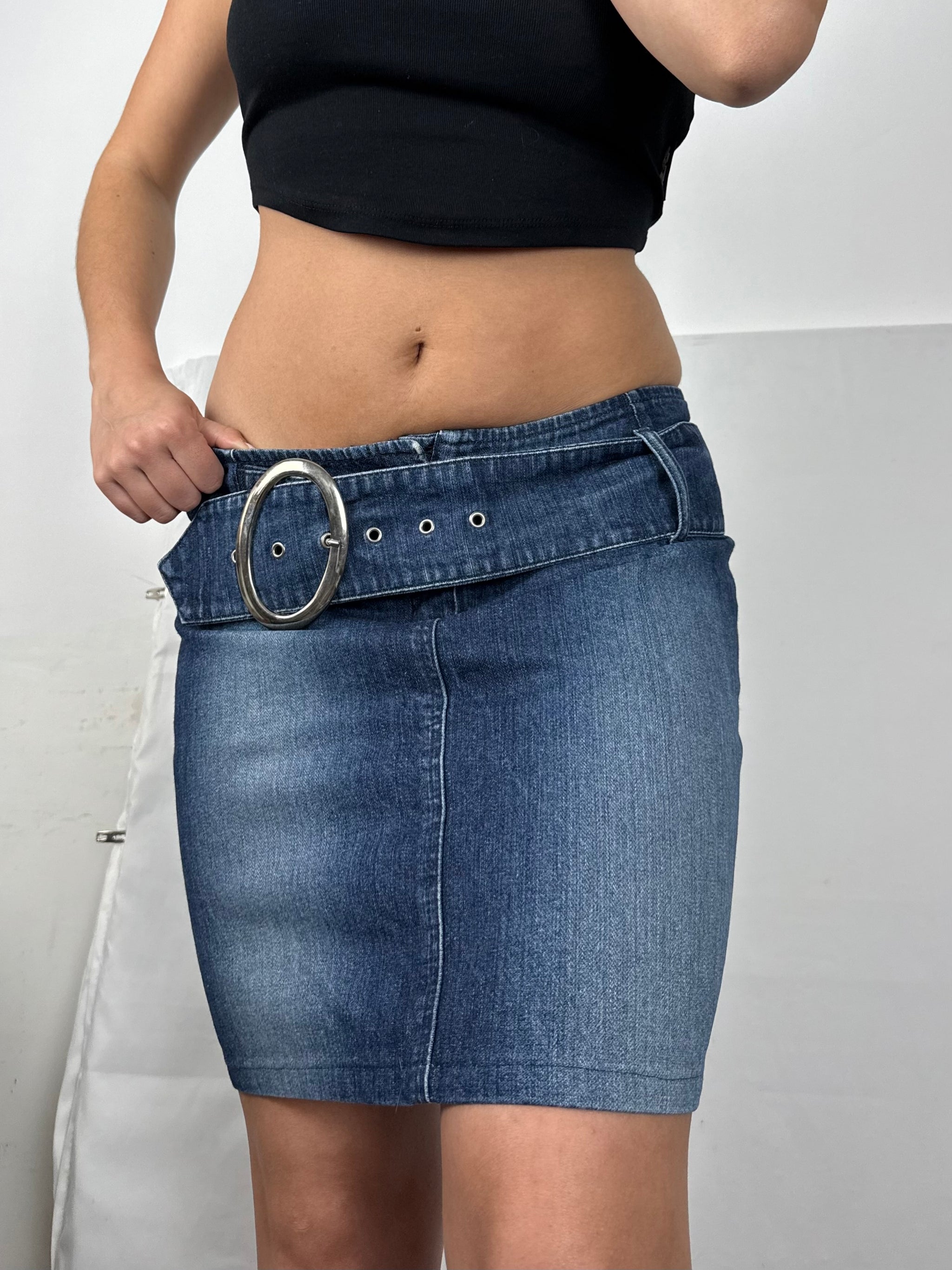 Blue denim low rise buckle belt mini skirt (M/L)