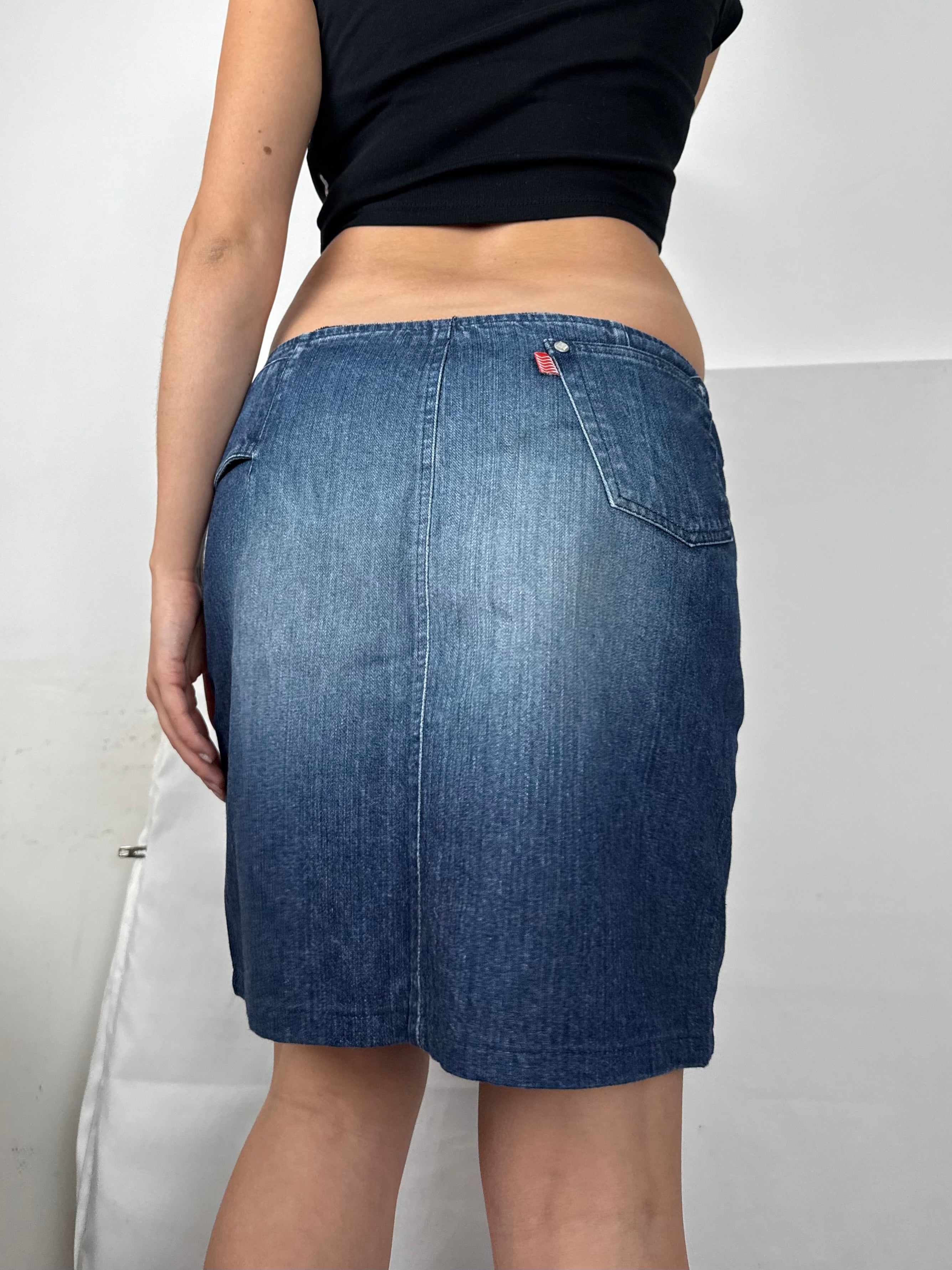 Blue denim low rise buckle belt mini skirt (M/L)