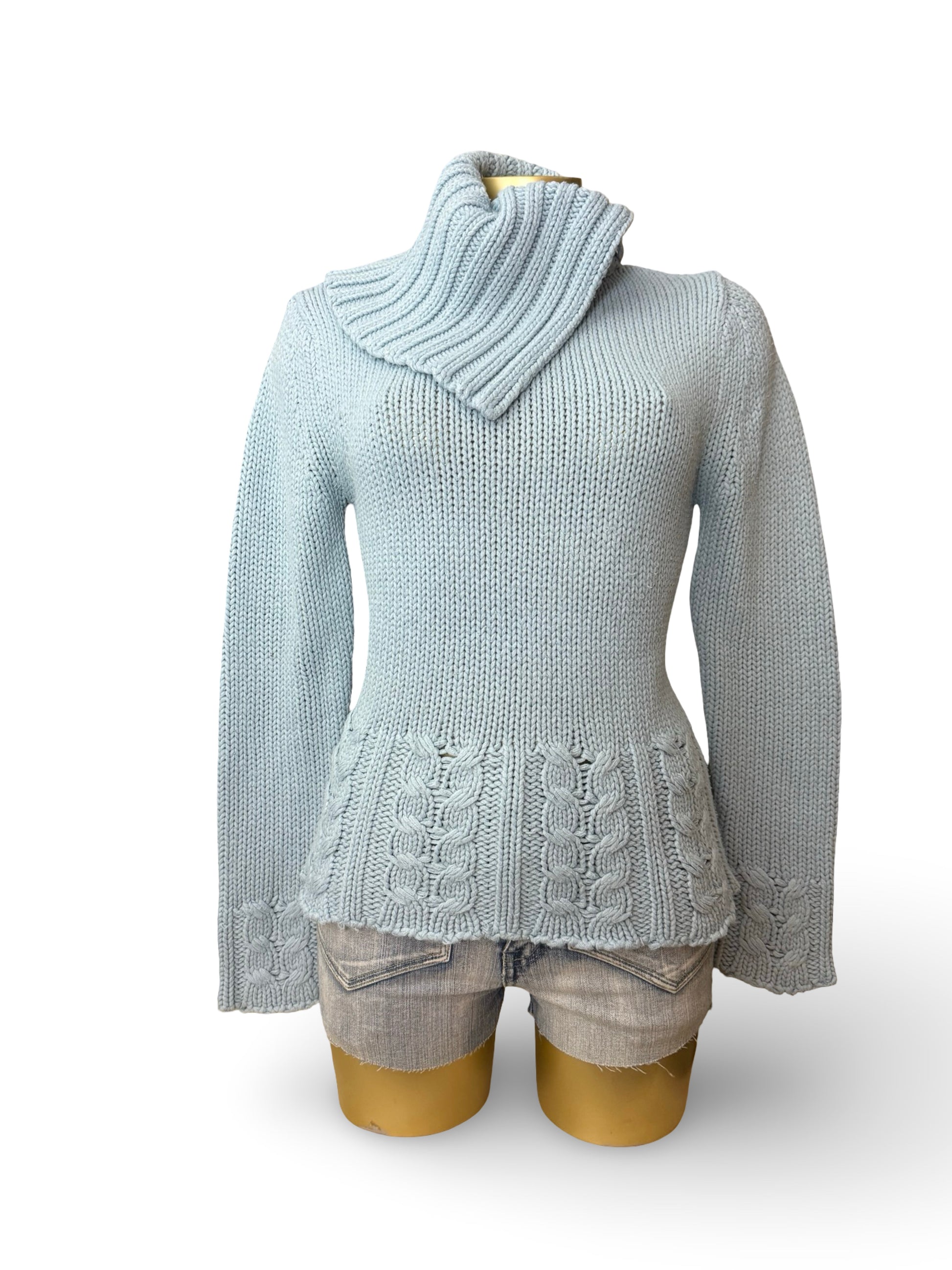 Baby blue knitted turtleneck jumper (M/L)