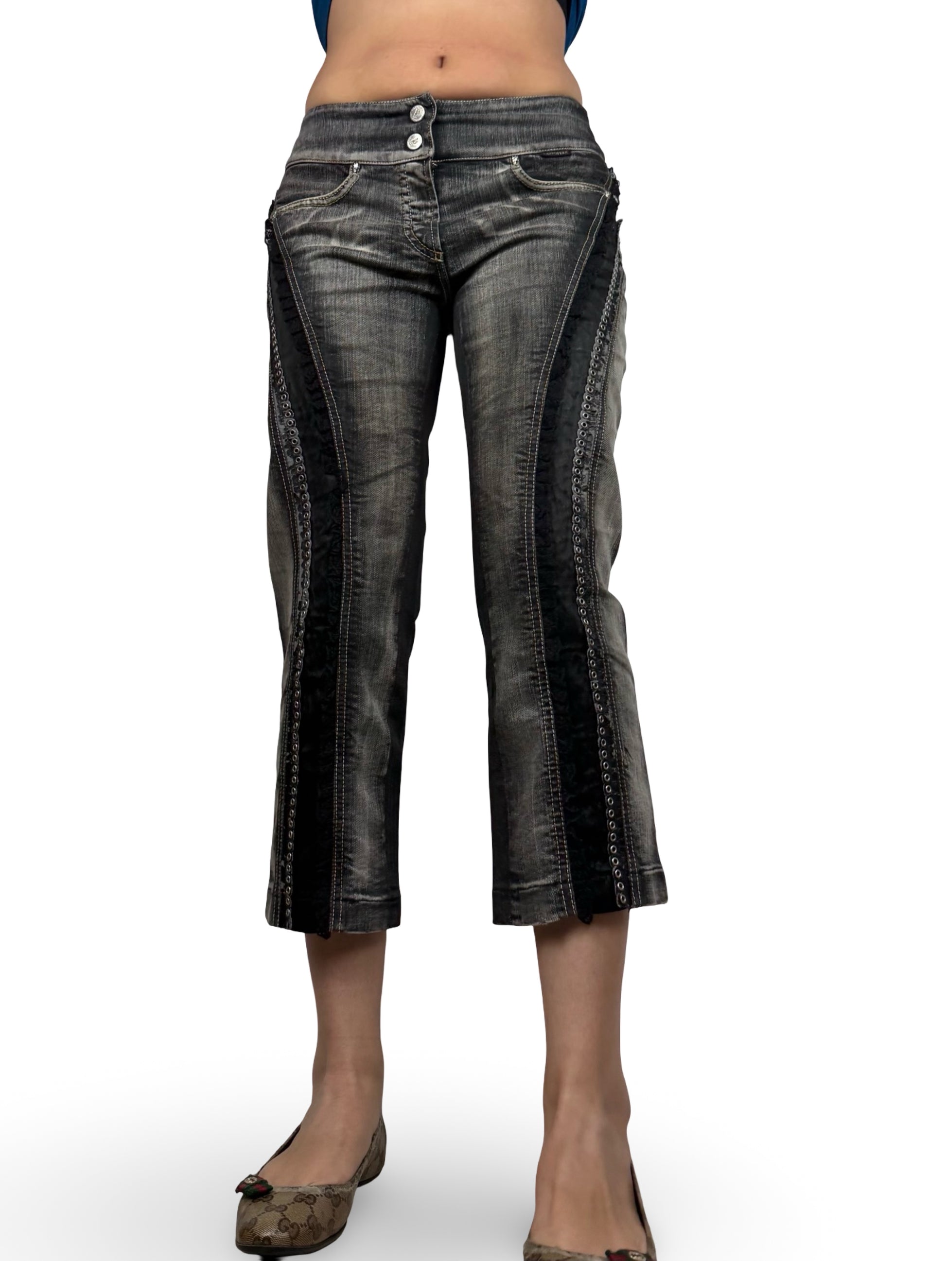 Black denim low rise capri pants (M)