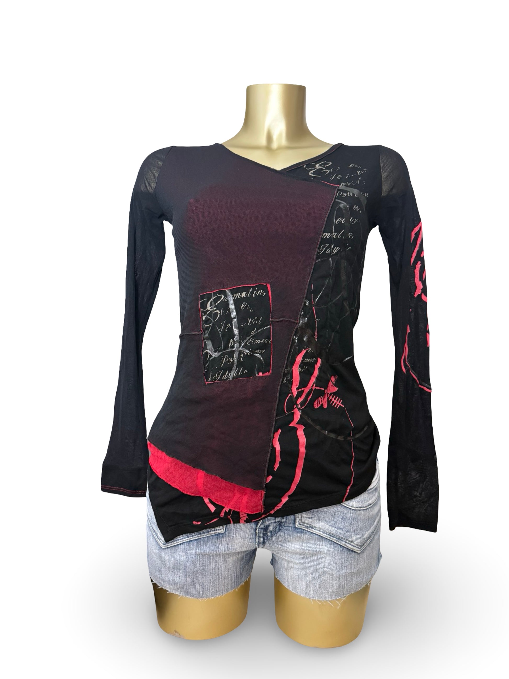 Black & red asymmetric graphic long sleeves top (XS/S)