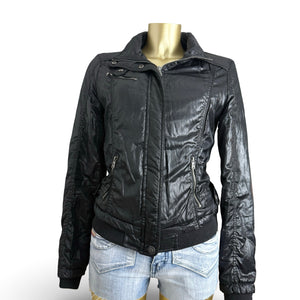 Black tight fit puffer jacket (L)