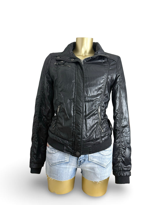 Black tight fit puffer jacket (L)