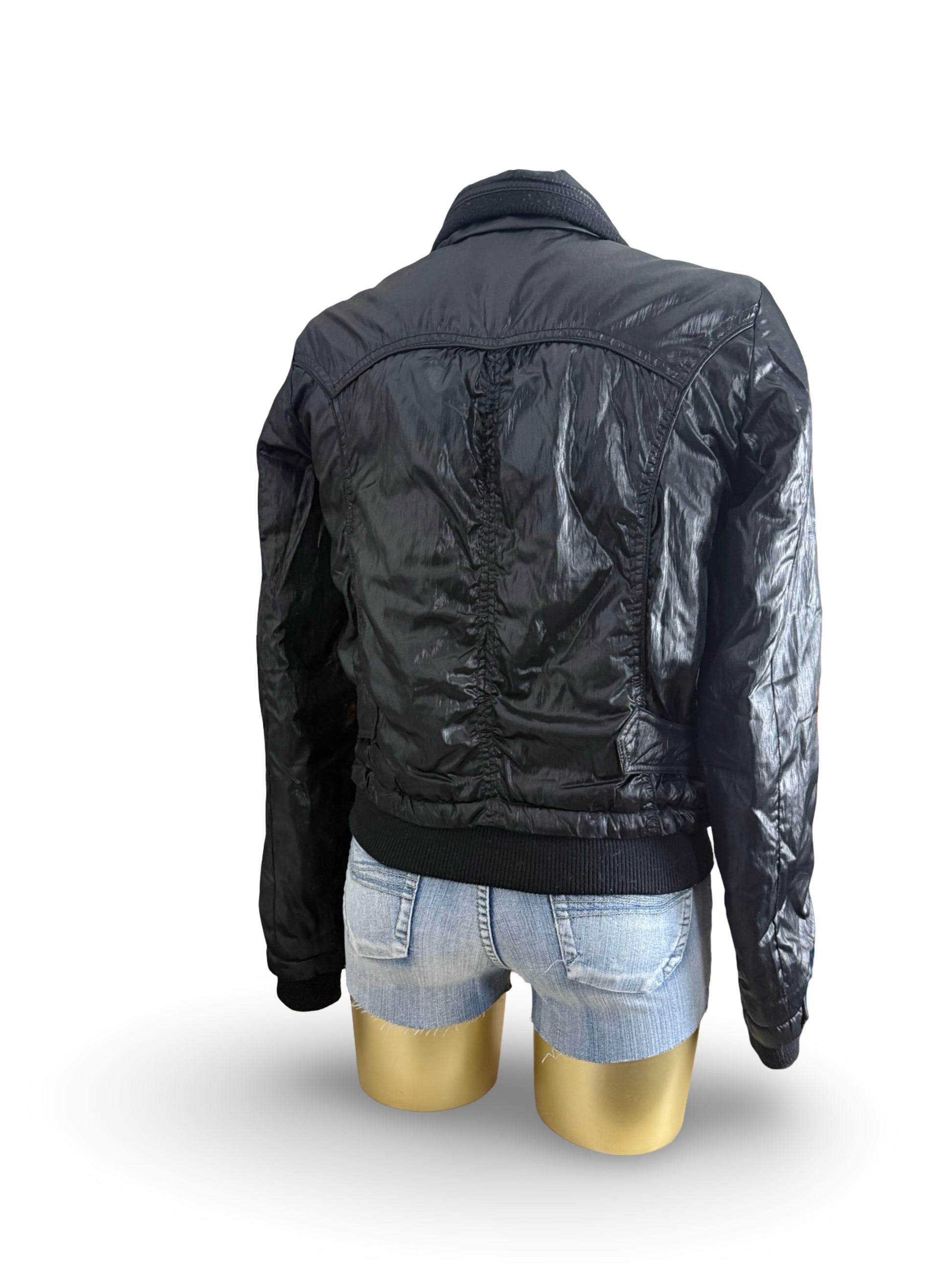 Black tight fit puffer jacket (L)