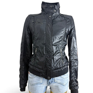 Black tight fit puffer jacket (L)