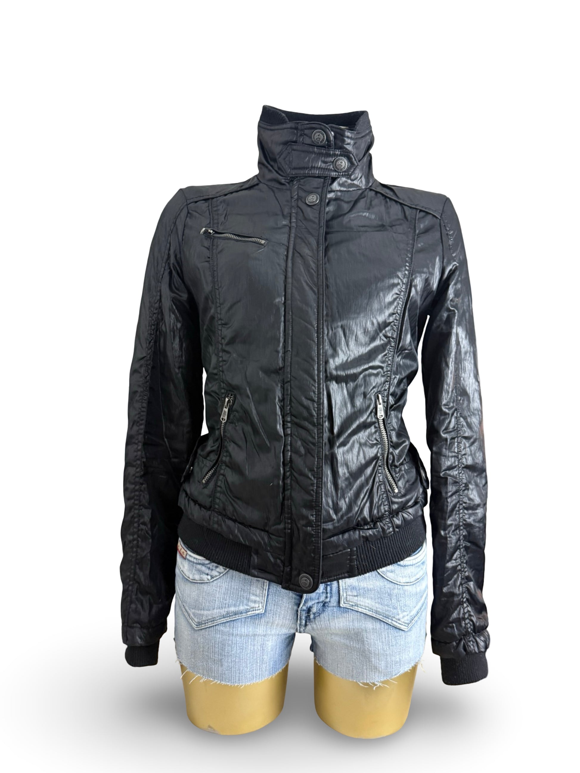 Black tight fit puffer jacket (L)