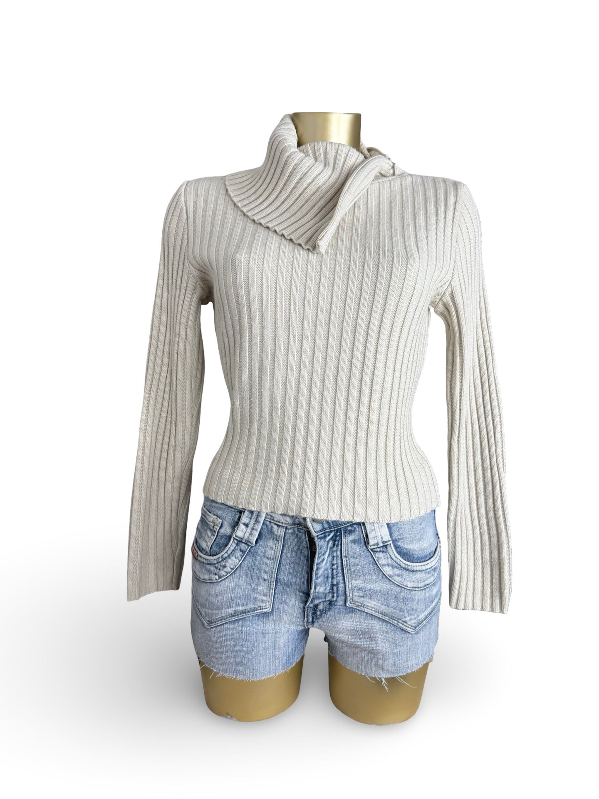 Beige ribbed turtleneck jumper (S/M)