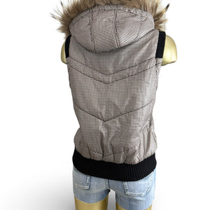 Beige sleeveless zip up hooded puffer jacket (M/L)