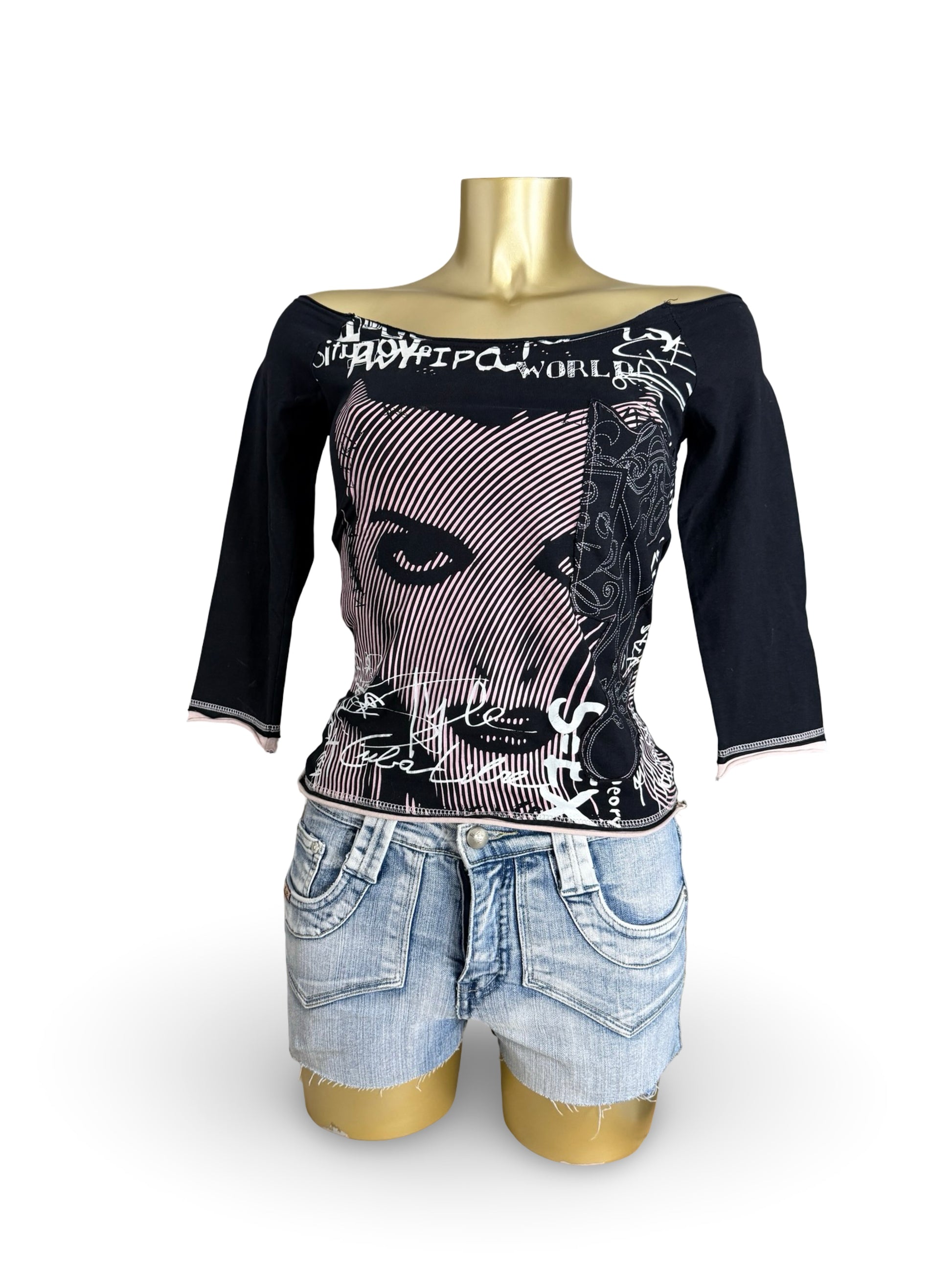 Black graphic tight fit 3/4 sleeves top (S/M)