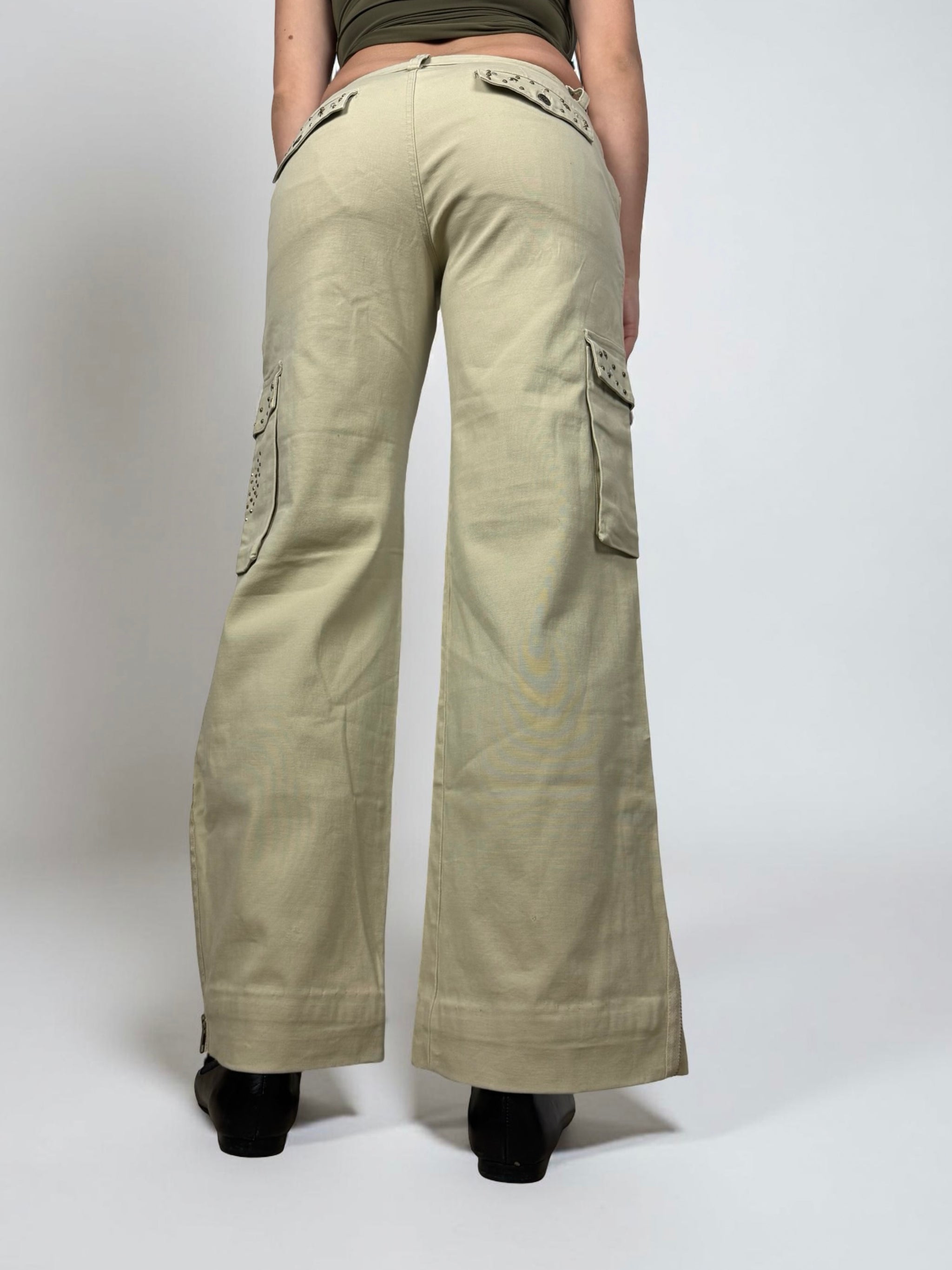 Beige low rise cargo baggy pants (S)