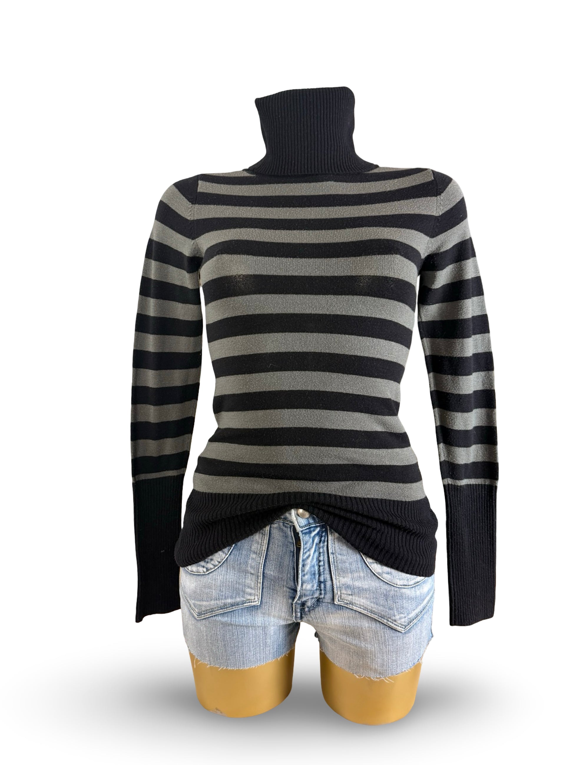 Black striped turtleneck jumper (S/M)