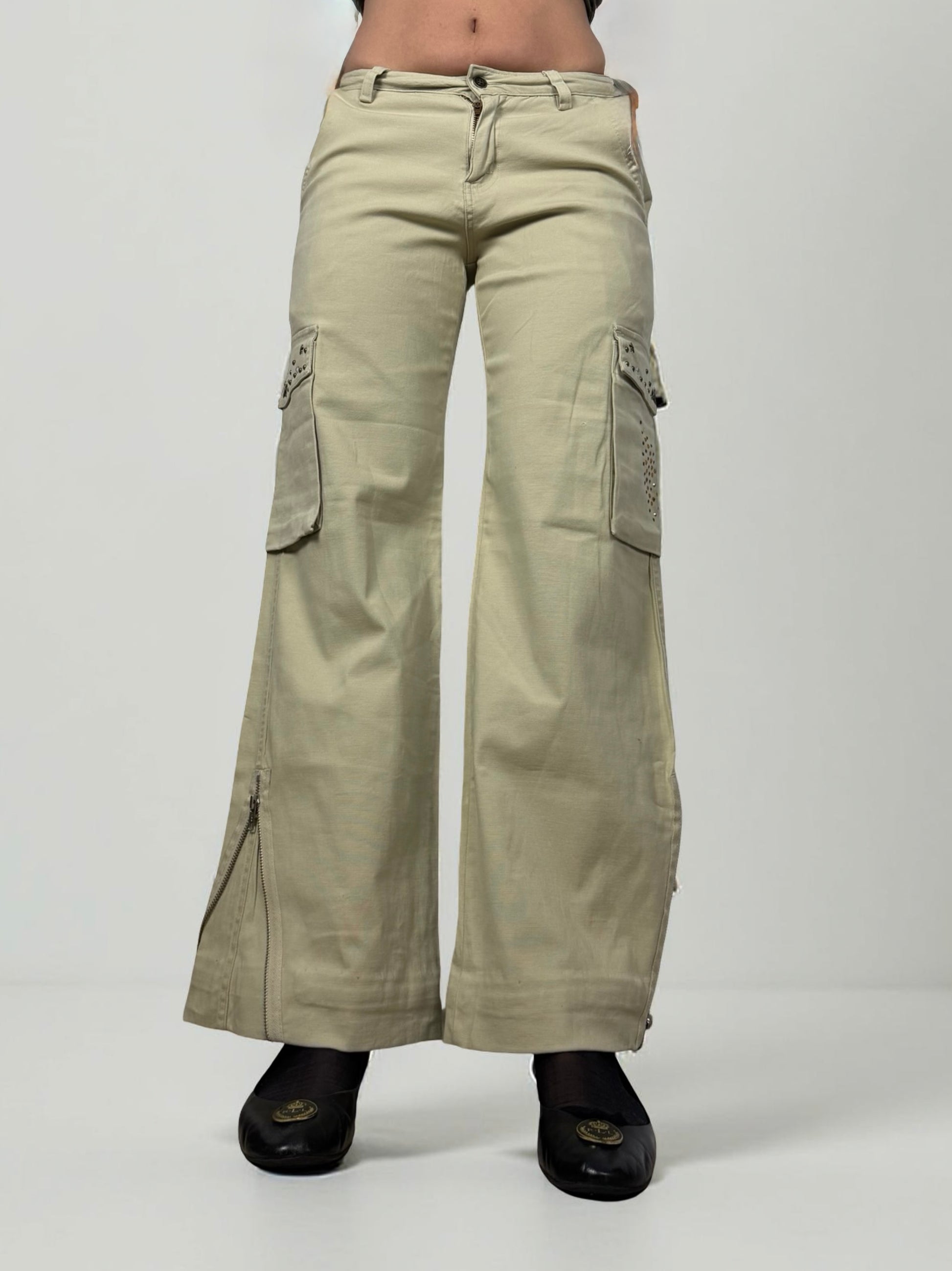 Beige low rise cargo baggy pants (S)