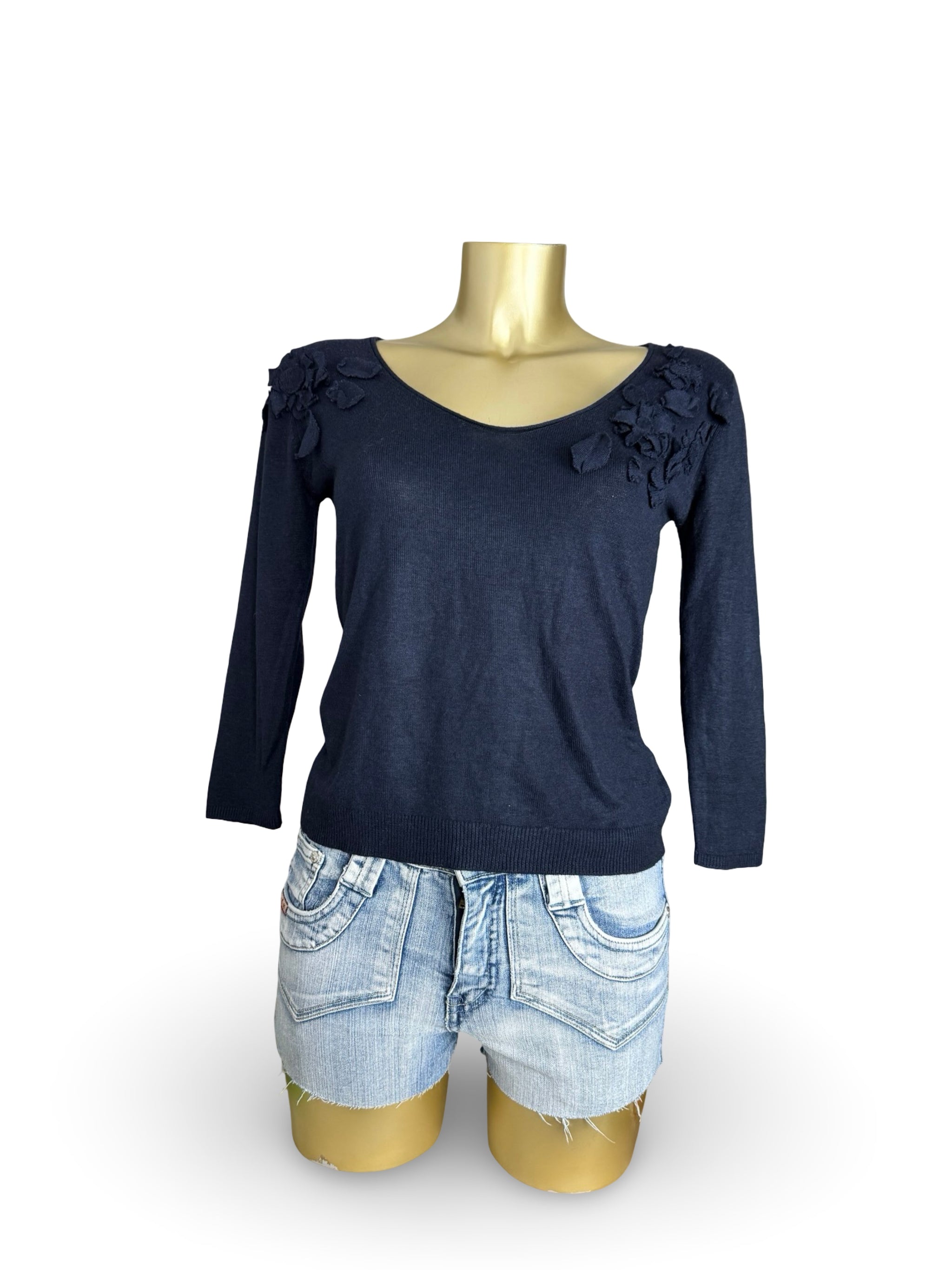 Navy flower appliquée super soft jumper (S/M)
