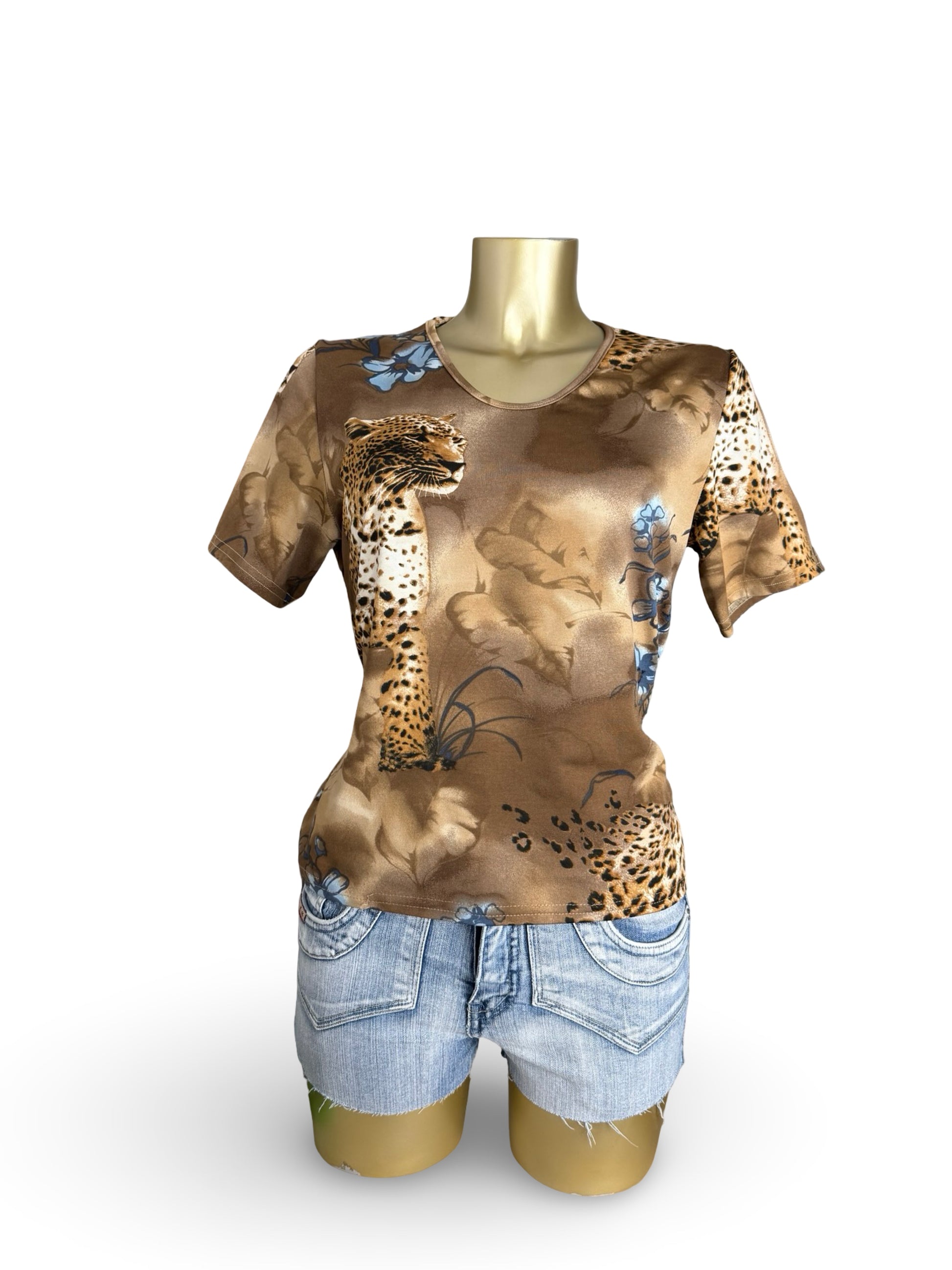 Beige cheetah graphic print  tee (XL)